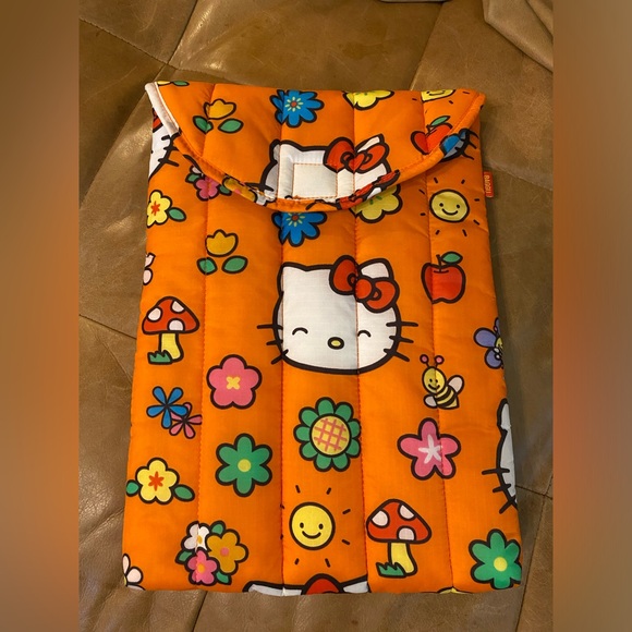 BAGGU Hello Kitty Laptop Sleeve 16” - Picture 2 of 3
